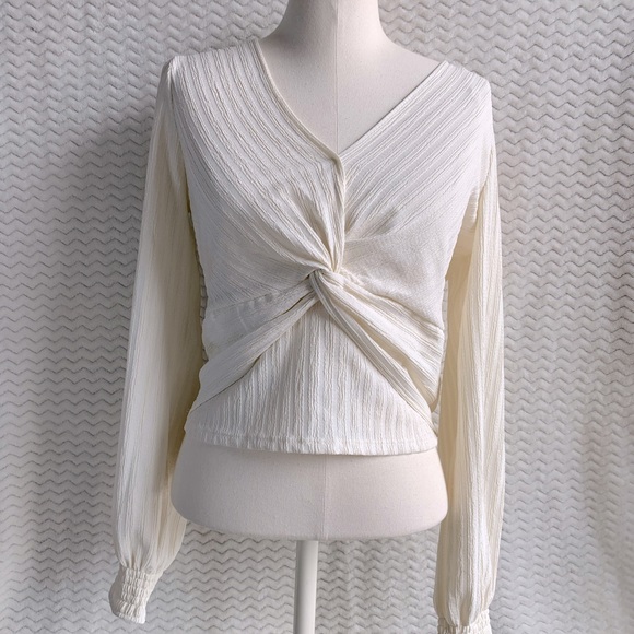 *SOLD* Dynamite Women’s Blouse - Picture 1 of 5